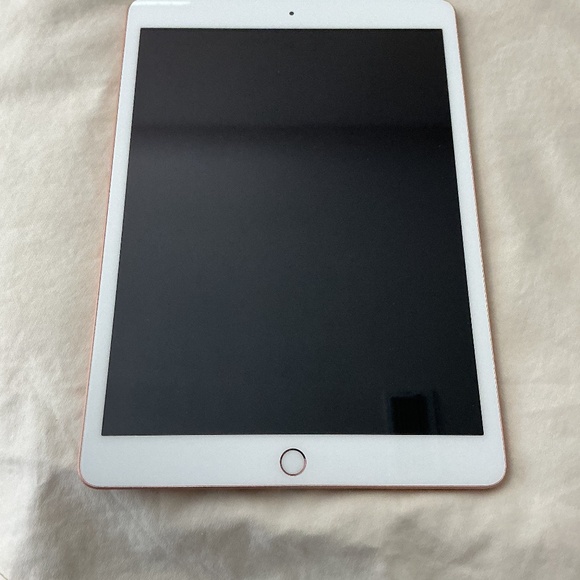 Apple iPad 8th generation 32GB memory 10.2” Model A2428 WiFi+4G cellular - Picture 3 of 3